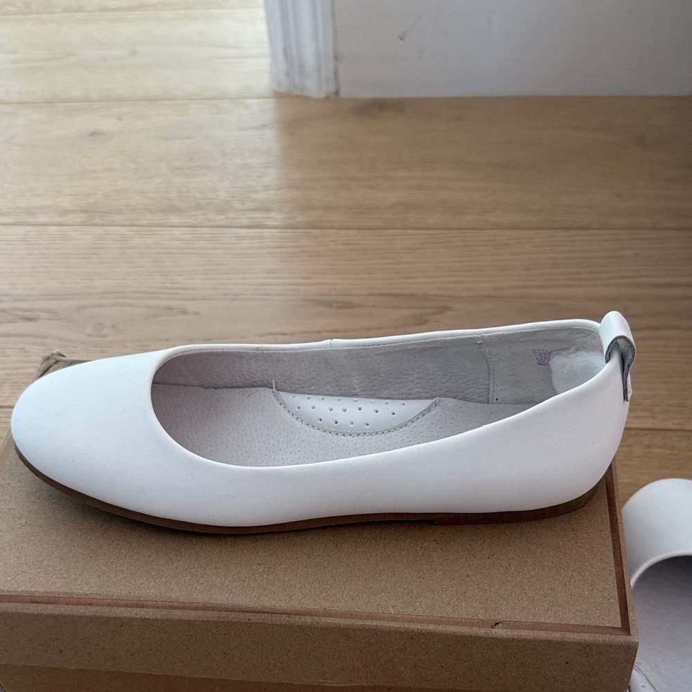 Elegant White Women's Ballet Flats